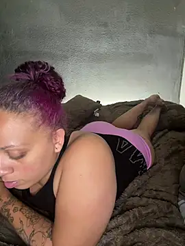 SHY QUINN online show from April 18, 2026, 10:32 pm