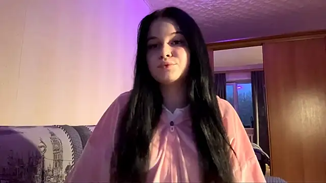 BellaLuxury online show from March 30, 2026, 3:35 pm