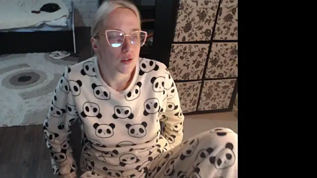 Snapshot of Sweet_hot_shrmp chatting on April 23, 2026, 12:45 am Sweet hot shrmp online show from April 23, 2026, 12:45 am