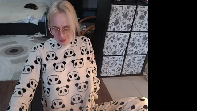 Snapshot of Sweet_hot_shrmp chatting on April 24, 2026, 4:04 am Sweet hot shrmp online show from April 24, 2026, 4:04 am
