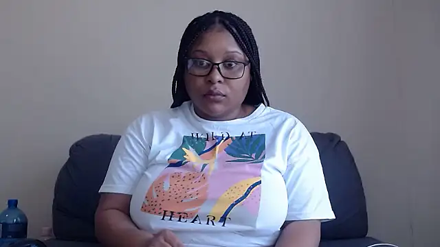 xxZoeyx online show from December 1, 2025, 4:50 am