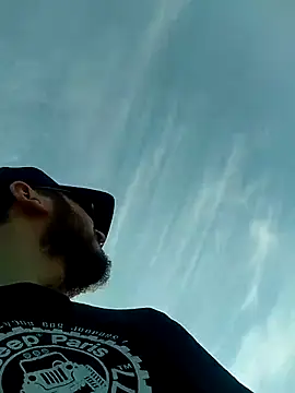 alicancetin11 online show from April 25, 2026, 3:31 pm