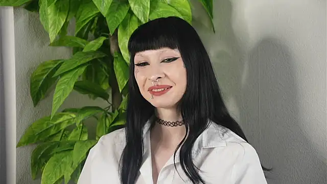 Snapshot of BreannaBetesh chatting on April 3, 2026, 5:05 am BreannaBetesh online show from April 3, 2026, 5:05 am