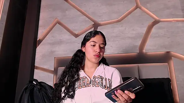 AdharaCasstell online show from April 1, 2026, 1:34 pm