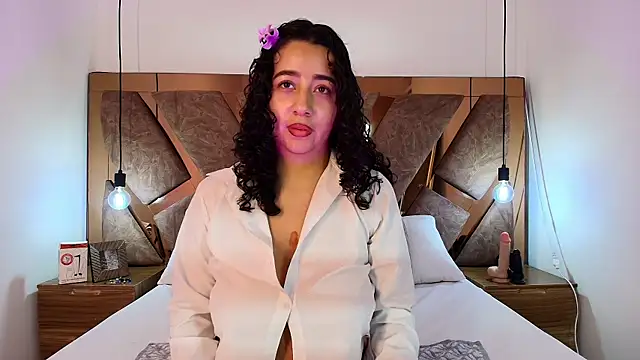 Snapshot of bella_swwan_ chatting on May 6, 2026, 4:12 pm bella swwan online show from May 6, 2026, 4:12 pm