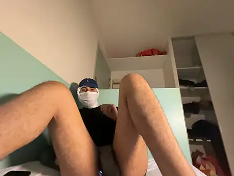 Snapshot of Rebeu_77 chatting on April 19, 2026, 6:21 pm Rebeu 77 online show from April 19, 2026, 6:21 pm