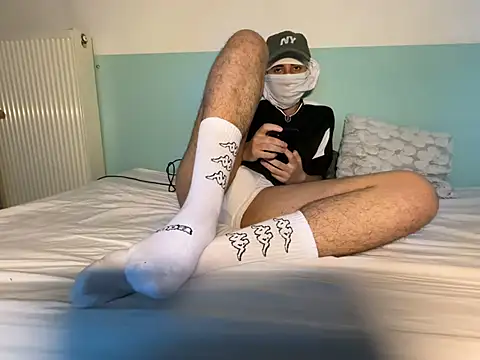 Snapshot of Rebeu_77 chatting on May 21, 2026, 6:26 pm Rebeu 77 online show from May 21, 2026, 6:26 pm