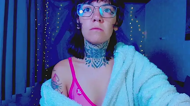 LannieGonzales online show from April 10, 2026, 12:21 pm