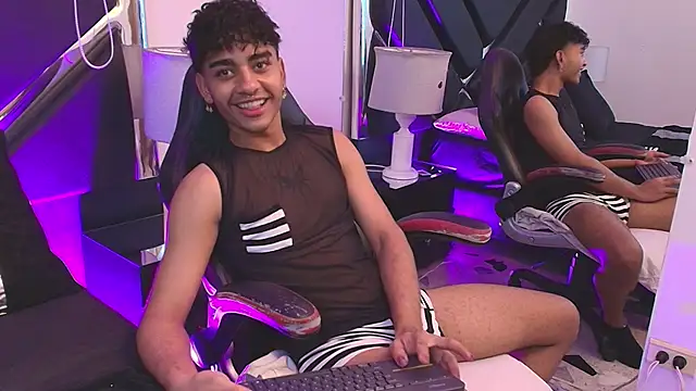 Snapshot of MiikeOthon chatting on April 2, 2026, 4:54 am MiikeOthon online show from April 2, 2026, 4:54 am