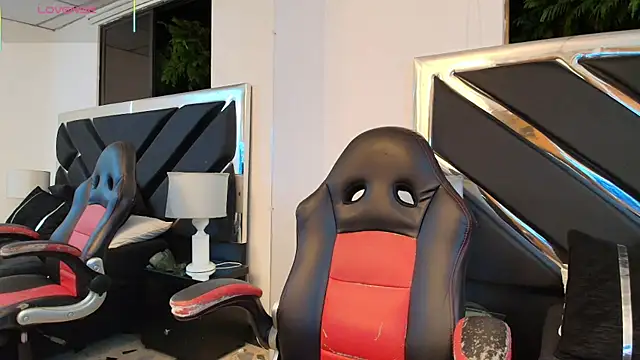 MiikeOthon online show from April 12, 2026, 5:01 am