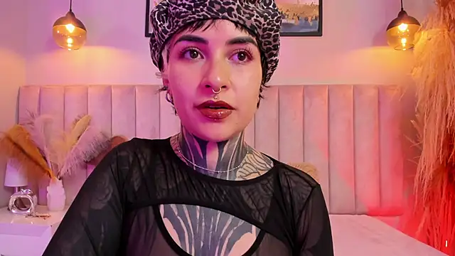 Luana fiore online show from May 11, 2026, 12:22 pm