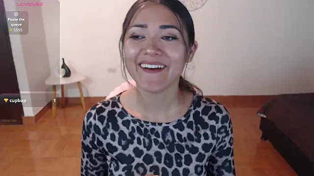 Snapshot of FreyaRouge chatting on May 19, 2026, 7:20 pm FreyaRouge online show from May 19, 2026, 7:20 pm