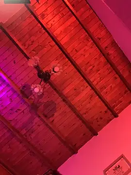 Violett Sykes online show from April 3, 2026, 5:38 am