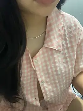 Snapshot of Rosecute11 chatting on May 4, 2026, 7:37 am Rosecute11 online show from May 4, 2026, 7:37 am