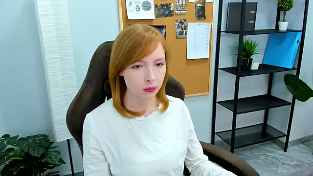 Snapshot of CherryCrushLove chatting on May 6, 2026, 6:41 am CherryCrushLove online show from May 6, 2026, 6:41 am