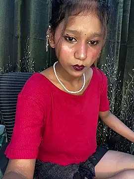 Snapshot of Cutiepie- chatting on April 18, 2026, 6:01 pm Cutiepie- online show from April 18, 2026, 6:01 pm