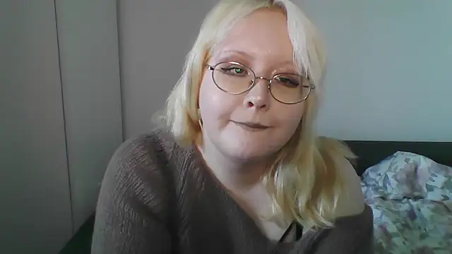 Snapshot of Elayne_Sweet chatting on April 15, 2026, 8:10 am Elayne Sweet online show from April 15, 2026, 8:10 am