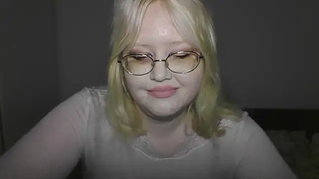 Snapshot of Elayne_Sweet chatting on May 17, 2026, 6:11 am Elayne Sweet online show from May 17, 2026, 6:11 am