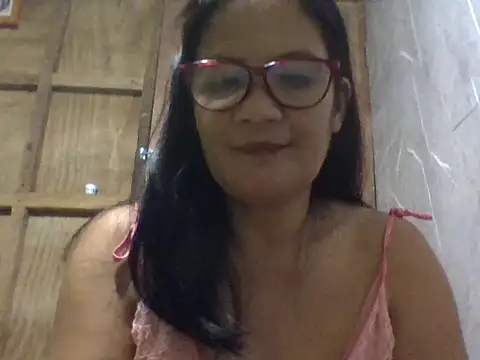 Snapshot of PinayZaira chatting on May 12, 2026, 8:28 pm PinayZaira online show from May 12, 2026, 8:28 pm