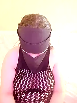 Queen Lola online show from April 1, 2026, 1:52 pm