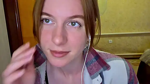 DonnaKuc online show from May 10, 2026, 6:07 am