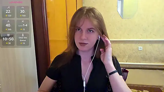 DonnaKuc online show from May 12, 2026, 6:10 am