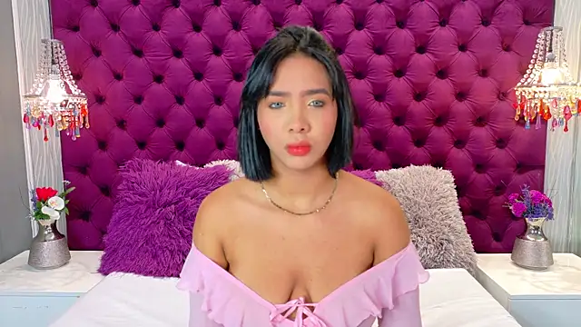 HilaryQueen  online show from April 14, 2026, 1:06 pm