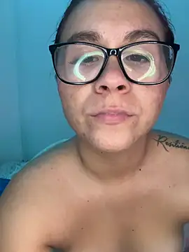 TiffanySton online show from April 4, 2026, 4:22 am