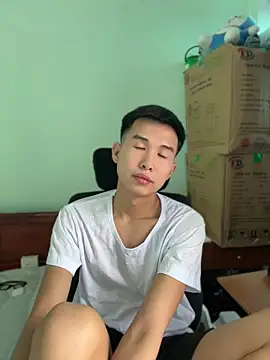 tuanhip online show from April 15, 2026, 3:24 am