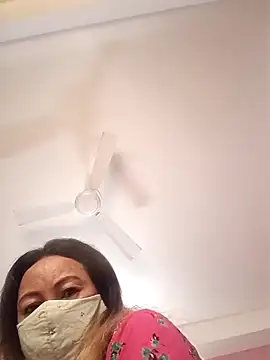 Snapshot of Bristy_BigBoobs chatting on April 3, 2026, 8:34 am Bristy BigBoobs online show from April 3, 2026, 8:34 am