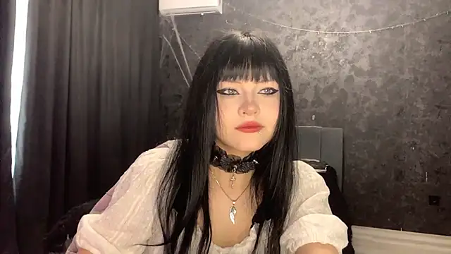 EmilyEmbears online show from April 20, 2026, 5:21 am