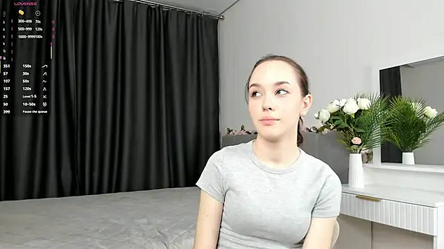 Snapshot of RoyceKintzel chatting on April 25, 2026, 7:00 pm RoyceKintzel online show from April 25, 2026, 7:00 pm