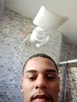 Snapshot of Lc022g chatting on April 13, 2026, 11:59 am Lc022g online show from April 13, 2026, 11:59 am