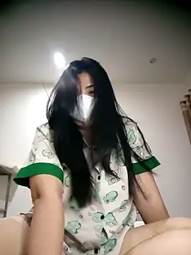 Snapshot of Alicee_001 chatting on April 7, 2026, 4:29 pm Alicee 001 online show from April 7, 2026, 4:29 pm