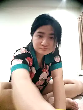 Snapshot of Alicee_001 chatting on April 13, 2026, 4:23 pm Alicee 001 online show from April 13, 2026, 4:23 pm