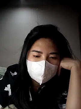 Snapshot of Alicee_001 chatting on April 14, 2026, 2:56 pm Alicee 001 online show from April 14, 2026, 2:56 pm