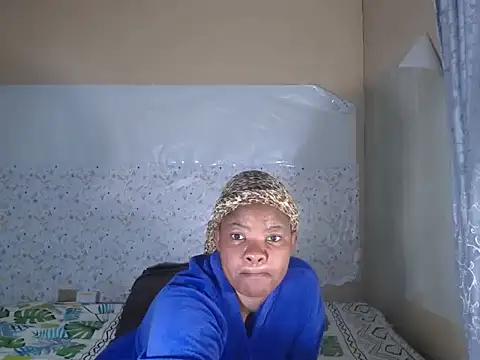 Snapshot of FloweSaltry chatting on May 6, 2026, 1:36 am FloweSaltry online show from May 6, 2026, 1:36 am