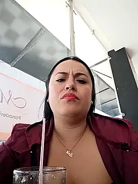 Lesli 26 online show from April 10, 2026, 1:27 pm