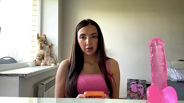 AlvinaMair online show from May 19, 2026, 6:42 am