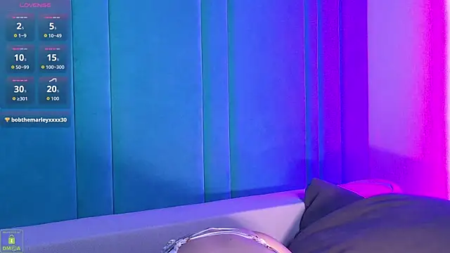 EmmaRicee online show from April 16, 2026, 9:39 pm