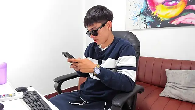 Thebestboyhot online show from April 12, 2026, 5:12 am
