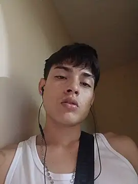 Thebestboyhot online show from May 22, 2026, 5:03 am