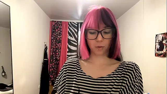 WifeAileen online show from April 7, 2026, 6:36 am