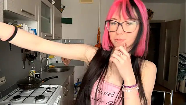 WifeAileen online show from April 9, 2026, 6:13 am