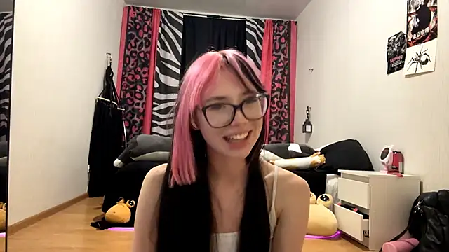 Snapshot of WifeAileen chatting on May 10, 2026, 6:24 pm WifeAileen online show from May 10, 2026, 6:24 pm