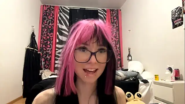 Snapshot of WifeAileen chatting on May 25, 2026, 6:25 pm WifeAileen online show from May 25, 2026, 6:25 pm