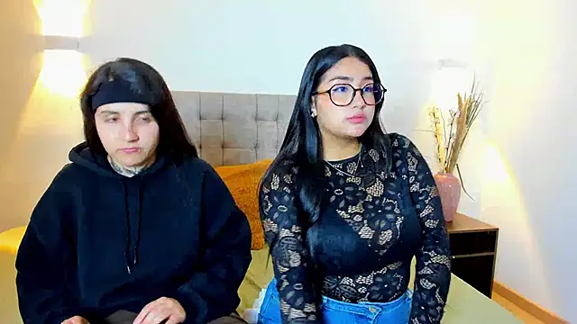 Snapshot of Elisa_n_Emma chatting on April 3, 2026, 12:47 pm Elisa n Emma online show from April 3, 2026, 12:47 pm