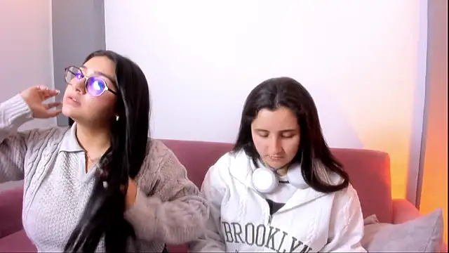 Snapshot of Elisa_n_Emma chatting on May 5, 2026, 9:23 pm Elisa n Emma online show from May 5, 2026, 9:23 pm