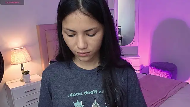 littleflame18 online show from April 20, 2026, 2:09 pm