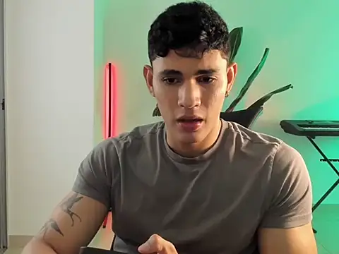 Massimo Rinaldi online show from April 10, 2026, 3:34 am